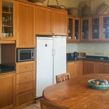 Villa Sleeps 8 With Pool And Wifi