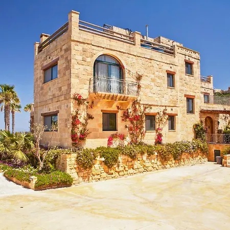 Sleeps 8 With Pool And Wifi * Għammar
