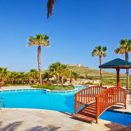 Sleeps 8 With Pool And Wifi