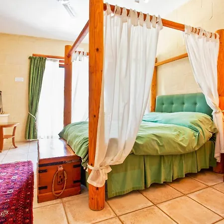 Sleeps 8 With Pool And Wifi * Ghammar